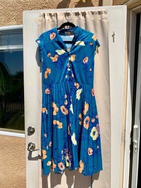 Vintage 1970’s Queen’s Row Stunning Blue Floral Dress With Belt Size 16 1/1 EUC